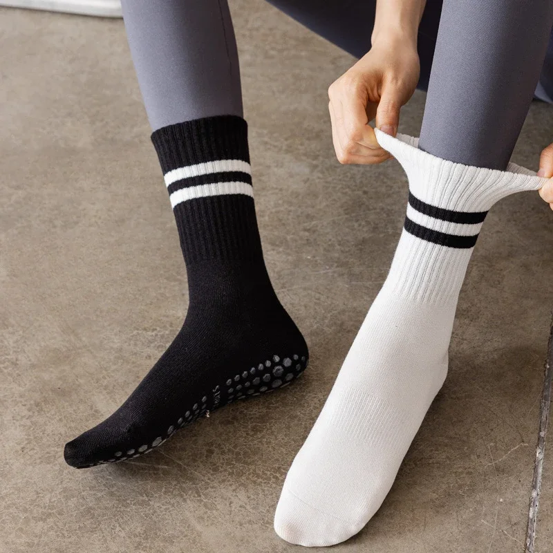 2025 New Professional Women's Non-Slip Yoga Socks – Cotton Mid-Tube with Silicone Grip for Gym, Dance & Pilates - Image 5